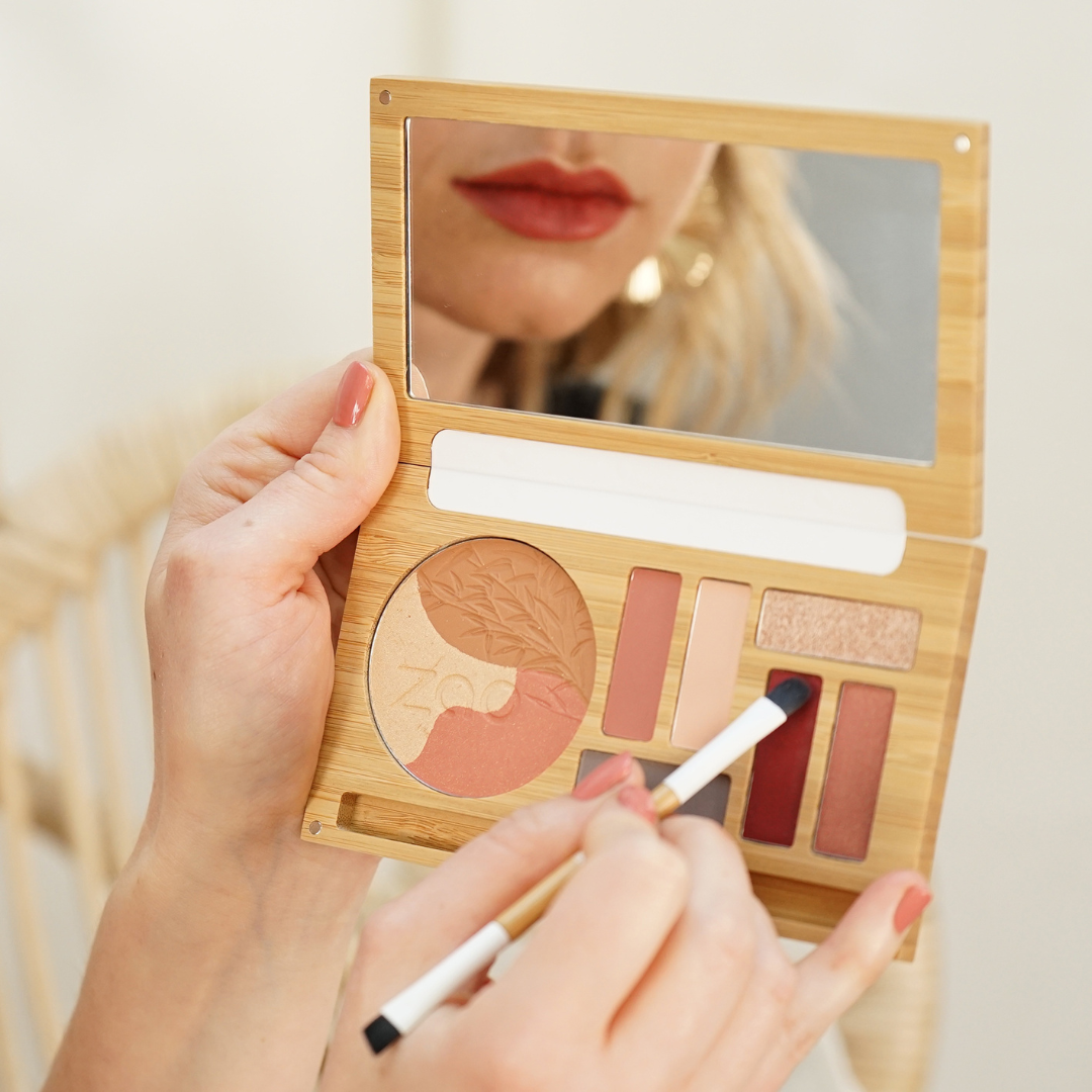 Vegan Makeup Palette - All in One - Zao Makeup - Lifestyle image with woman's lips